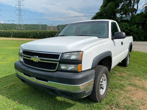 2007 Chevrolet Silverado 2500HD Classic for sale at Tennessee Valley Wholesale Autos LLC in Huntsville AL