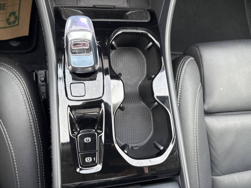 2025 Volvo XC40 B5 Plus Bright Theme