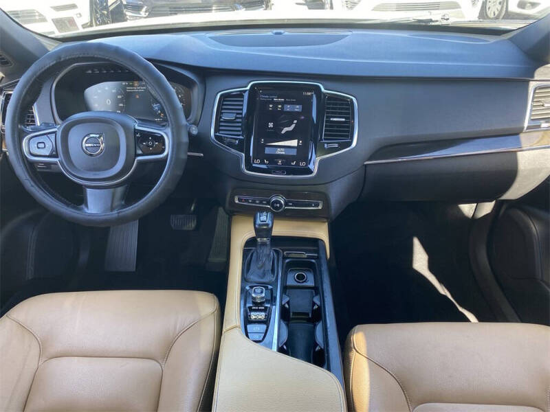2018 Volvo XC90 T6 Momentum