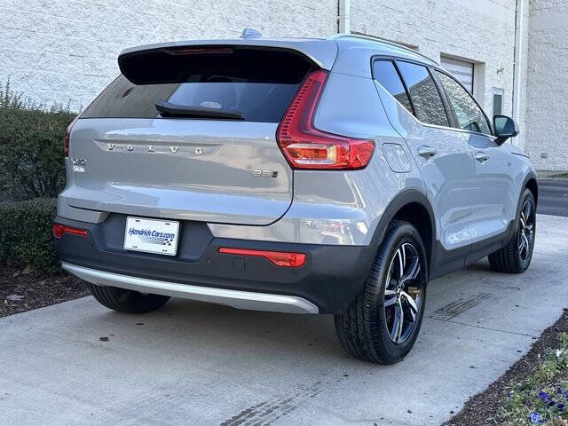 2025 Volvo XC40 B5 Core Bright Theme