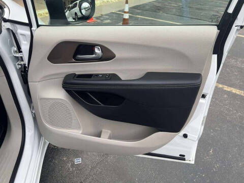 2024 Chrysler Voyager LX