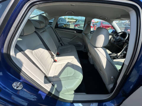 2017 Volkswagen Passat 1.8T R-Line