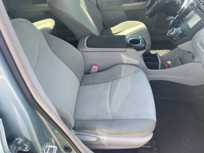 2013 Toyota Prius v Five