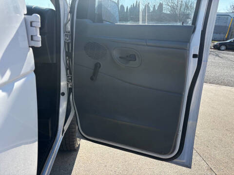 2004 Ford E-Series E-350 SD