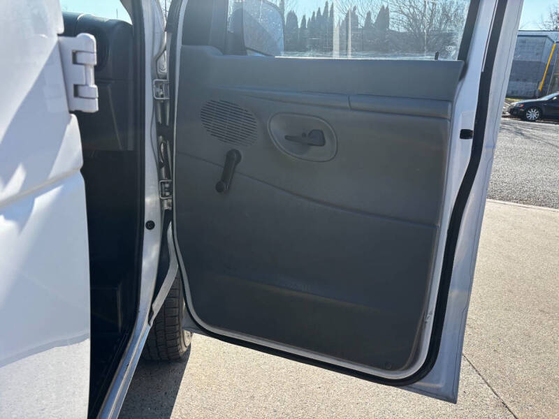 2004 Ford E-Series E-350 SD