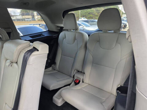 2016 Volvo XC90 T6 Momentum