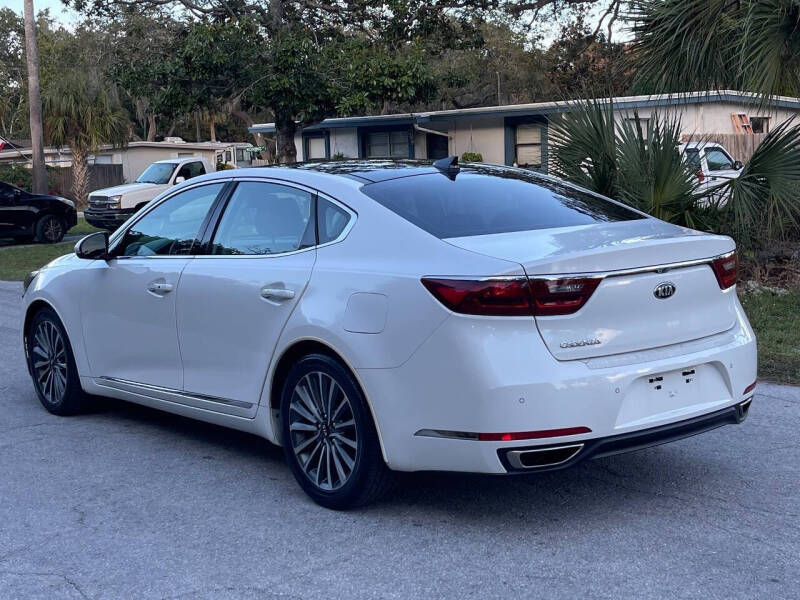 2017 Kia Cadenza Premium