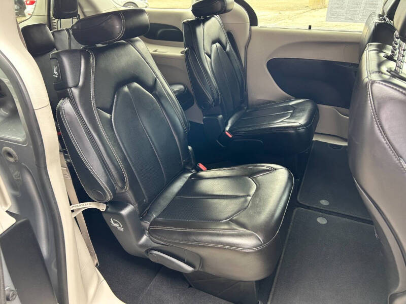 2020 Chrysler Voyager LXi