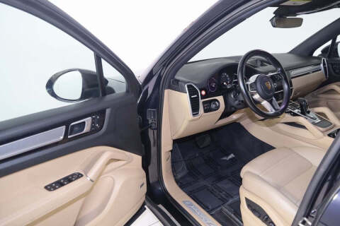 2022 Porsche Cayenne Platinum Edition