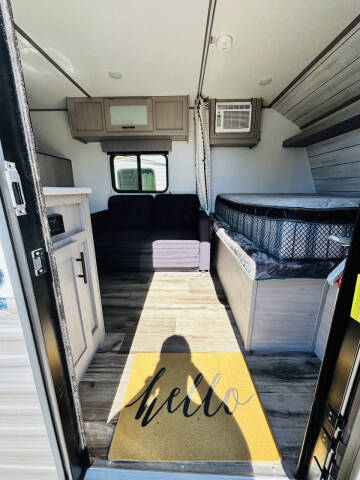 2023 Coleman Lantern 17B