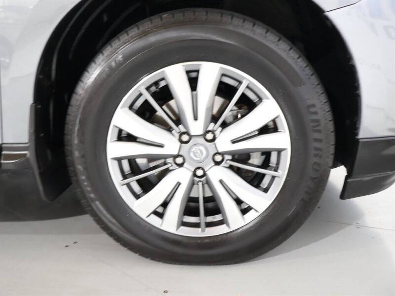 2020 Nissan Pathfinder SV