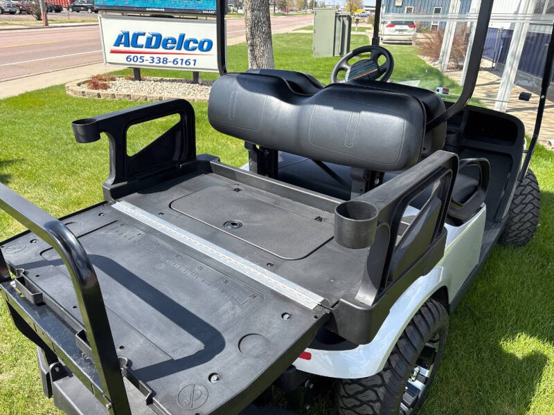 2022 E-Z-GO Golf car 2-2