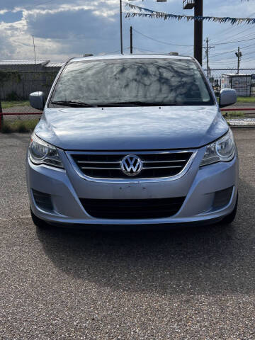2012 Volkswagen Routan SE