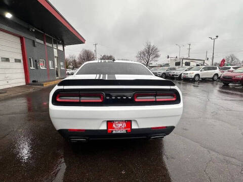 2018 Dodge Challenger 392 HEMI Scat Pack Shaker