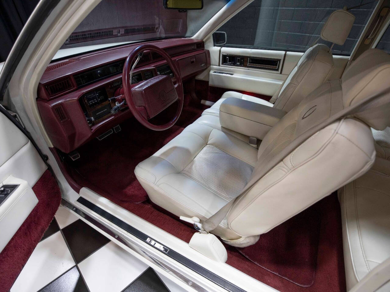 1990 Cadillac DeVille 44