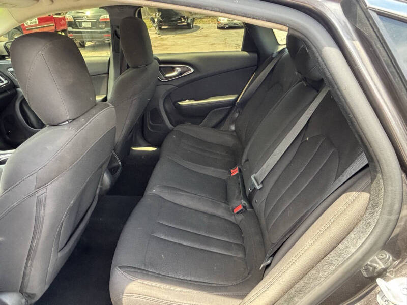 2017 Chrysler 200 LX