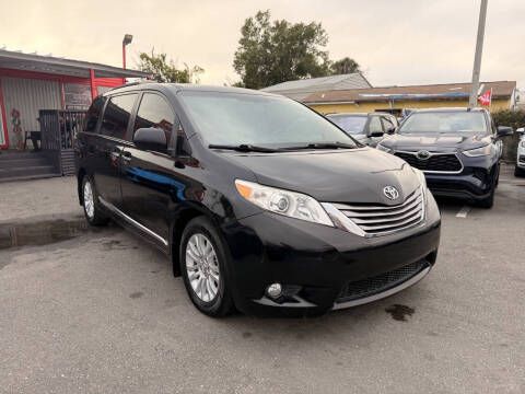 2017 Toyota Sienna XLE Premium 8-Passenger