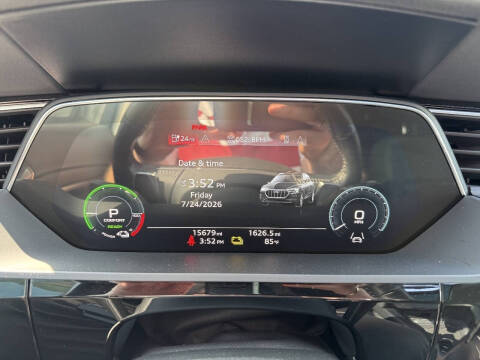 2021 Audi e-tron quattro Premium