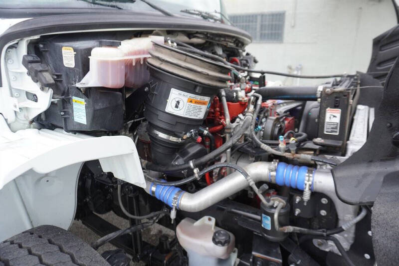 2015 Freightliner M2 106