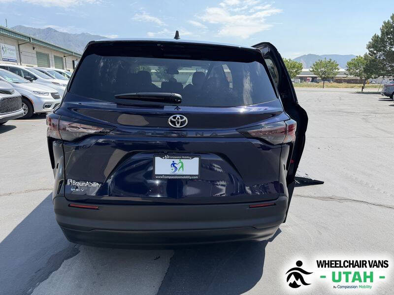2026 Toyota Sienna LE 8-Passenger
