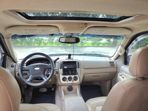 2004 Ford Explorer XLT