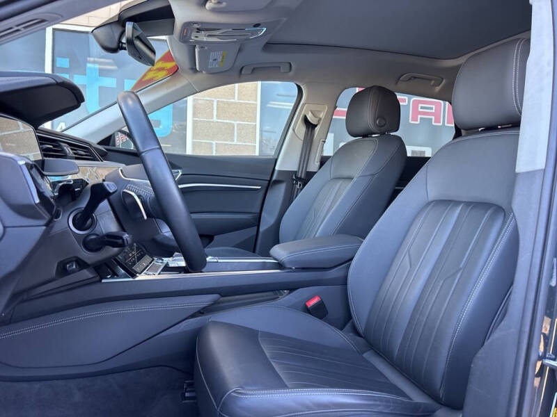 2021 Audi e-tron quattro Premium