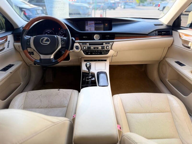 2013 Lexus ES 300h