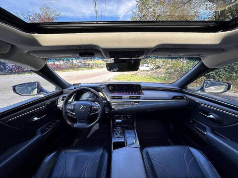 2021 Lexus ES 300h Ultra Luxury