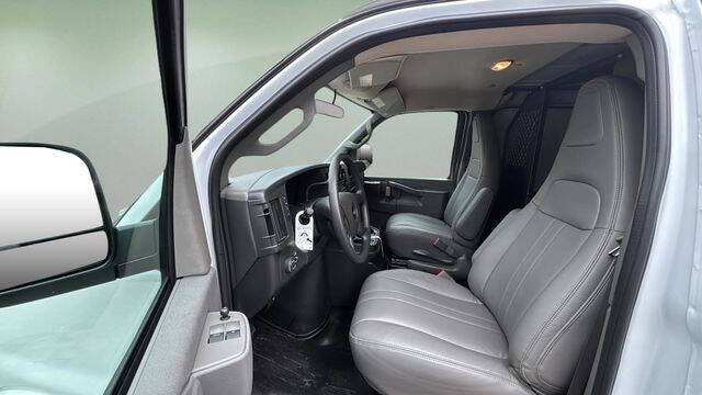 2025 Chevrolet Express 2500
