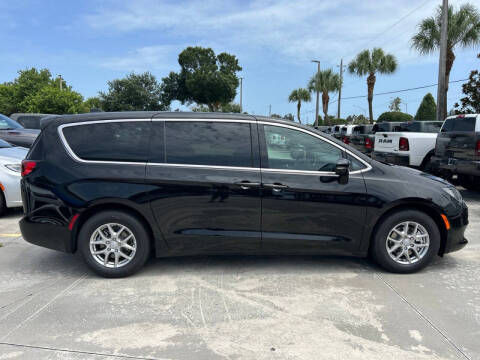 2027 Chrysler Pacifica LX