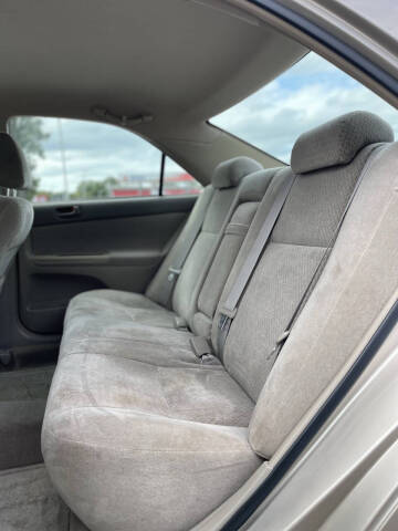 2004 Toyota Camry LE