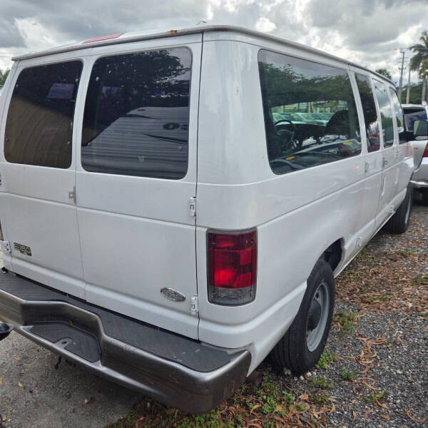 2004 Ford E-Series