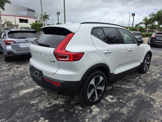 2024 Volvo XC40 B5 Plus Dark Theme