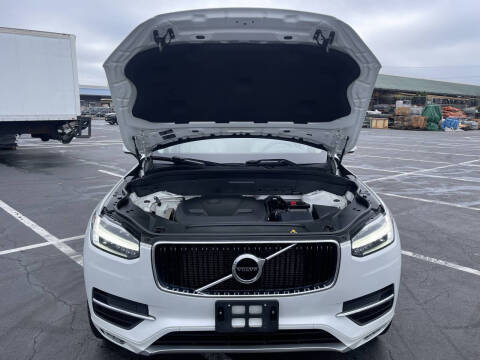 2019 Volvo XC90 T5 Momentum