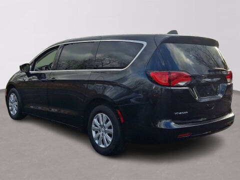 2020 Chrysler Voyager L