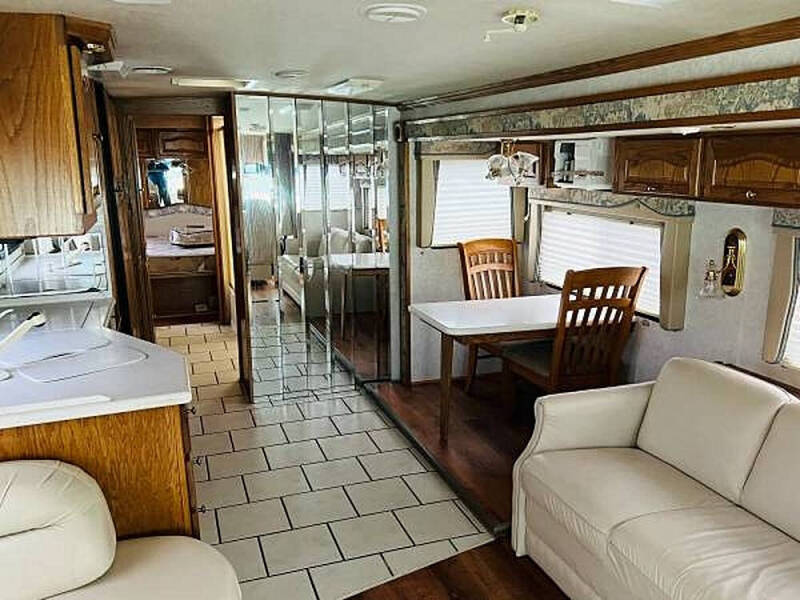 1999 Freightliner XC Chassis