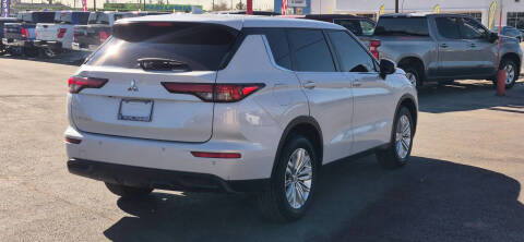 2022 Mitsubishi Outlander ES