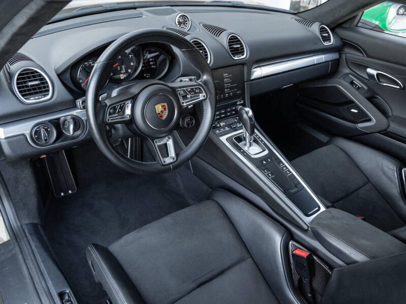 2023 Porsche 718 Cayman GTS 4.0