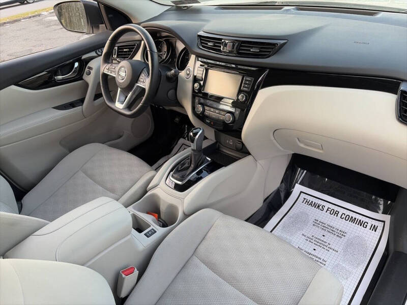 2022 Nissan Rogue Sport SV