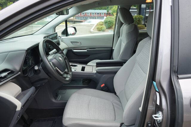 2021 Toyota Sienna LE 8-Passenger