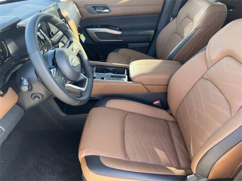 2025 Nissan Pathfinder Platinum