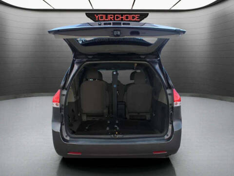 2012 Toyota Sienna LE Mobility 7-Passenger