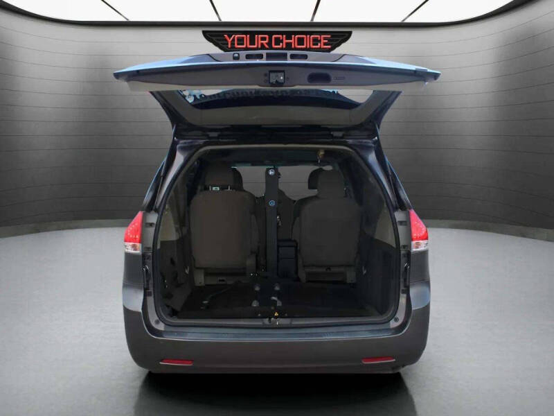 2012 Toyota Sienna LE Mobility 7-Passenger