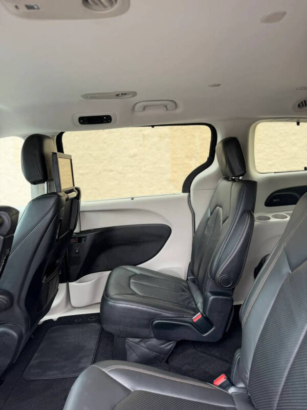 2017 Chrysler Pacifica Touring-L Plus