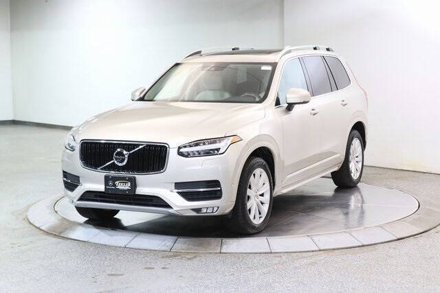 2016 Volvo XC90 T6 Momentum