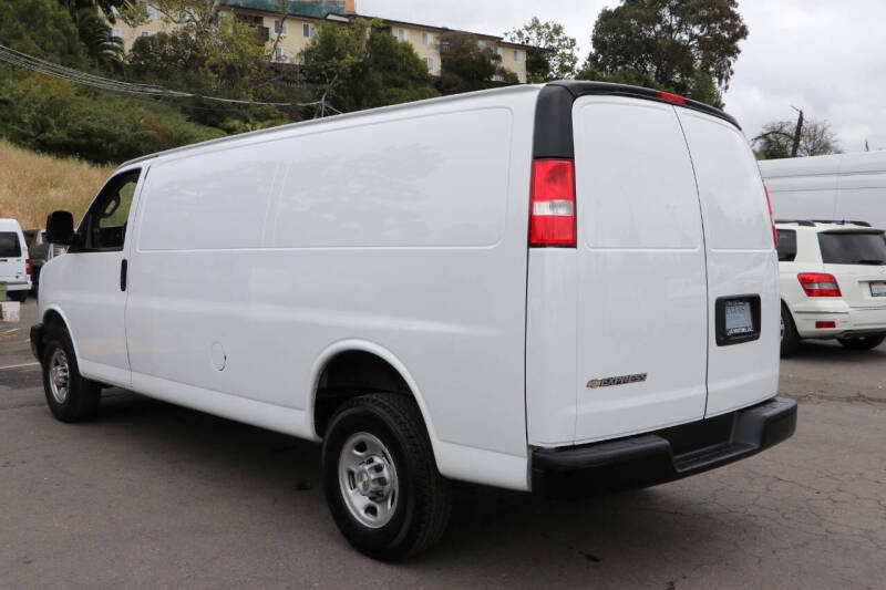 2023 Chevrolet Express 2500