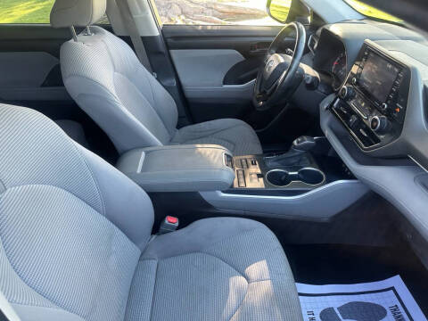 2020 Toyota Highlander LE