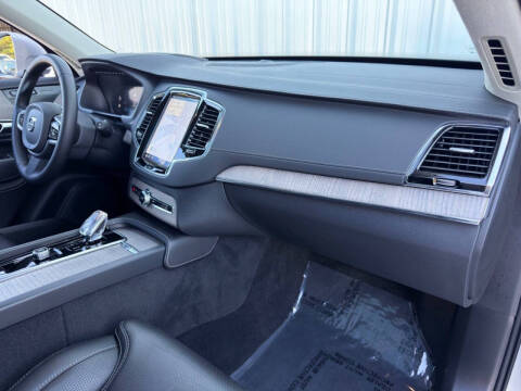 2023 Volvo XC90 Recharge T8 Ultimate Bright Theme 6P