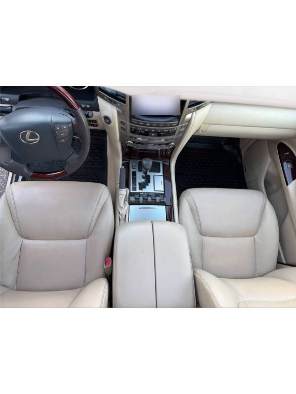 2013 Lexus LX 570