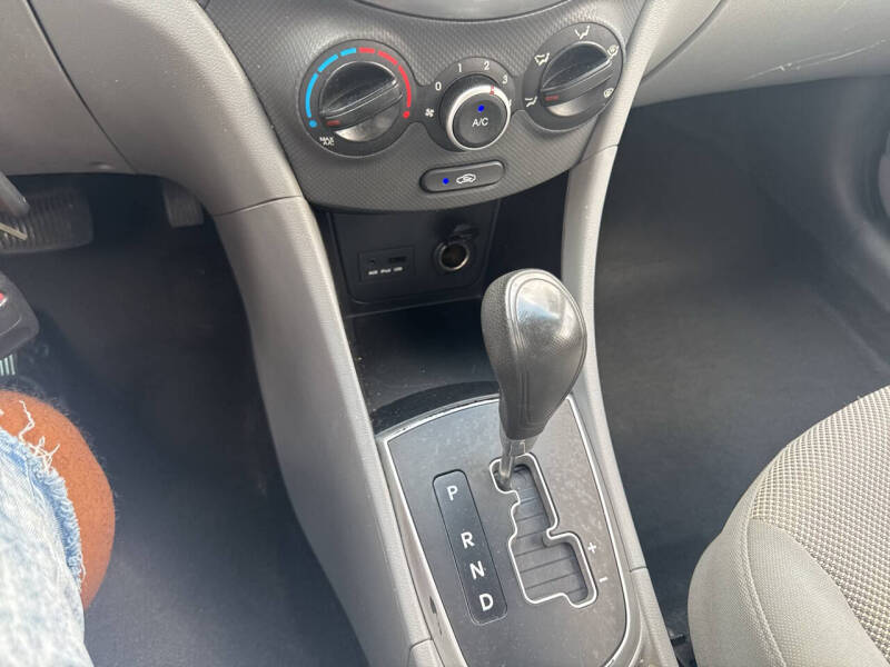 2013 Hyundai Accent GLS